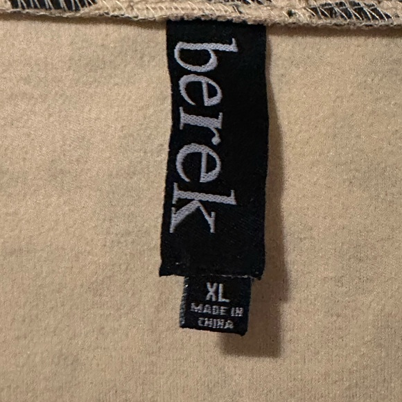 berek Animal Print Christmas blouse size XL - Picture 2 of 7